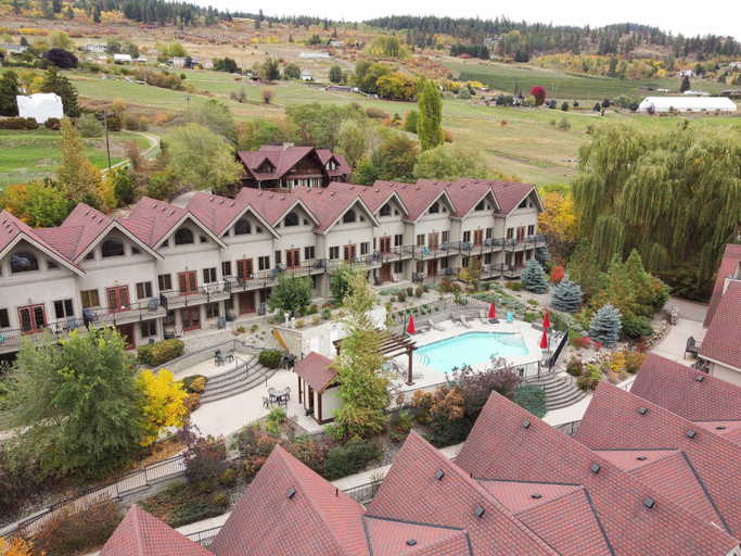 Exterior & Views 2, The Castle At Swan Lake, North Okanagan