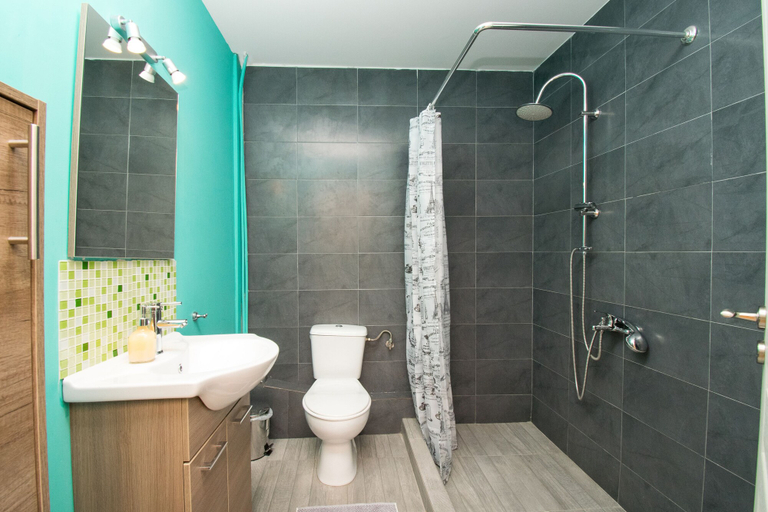 Bathroom 5, Stone Palace, Attica