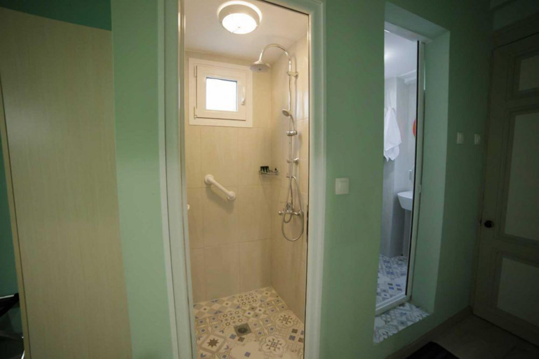 Bathroom 5, Atlantis Hotel, Central Macedonia