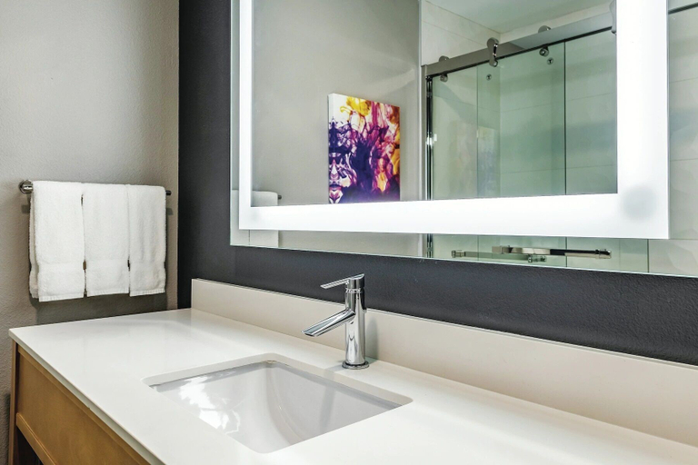 Bathroom 4, La Quinta Inn & Suites by Wyndham Seattle Federal Way, King