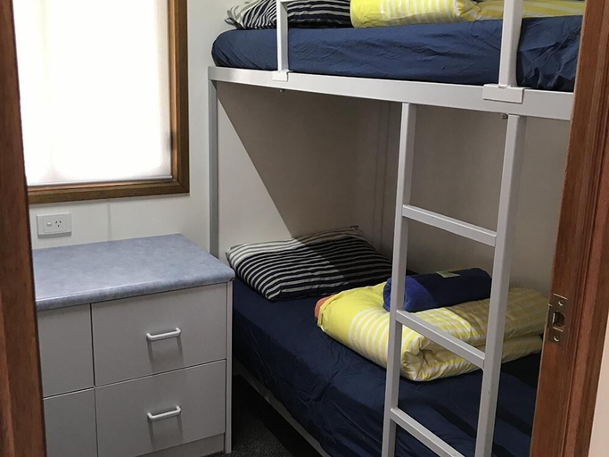 Bedroom 2, Acacia Caravan Park, Ararat