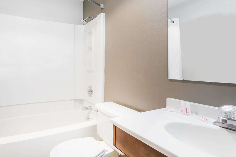 Bathroom 4, Super 8 by Wyndham Bremerton, Kitsap
