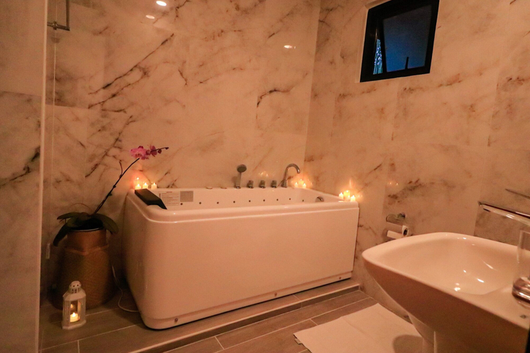 Bathroom 3, Josefina's Tourist Inn, Busuanga