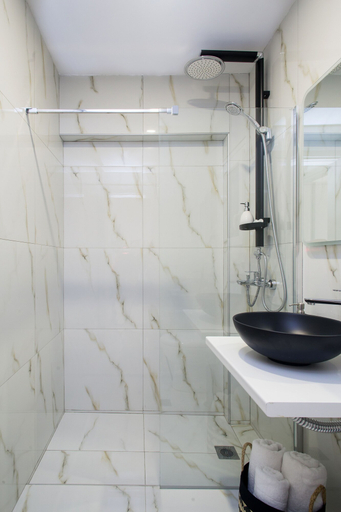 Bathroom 2, Modern Bohemian Style Sun-Splashed Loft, Attica
