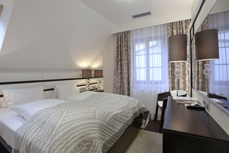 Bedroom 2, Hotel Grand, Český Krumlov