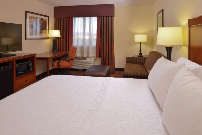 Bedroom 4, Hampton Inn Frederick , Frederick