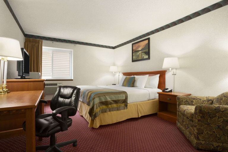 Bedroom 3, Days Inn by Wyndham Middletown, Warren