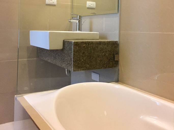 Bathroom 4, Mactan Cebu Beach Condo, Lapu-Lapu City