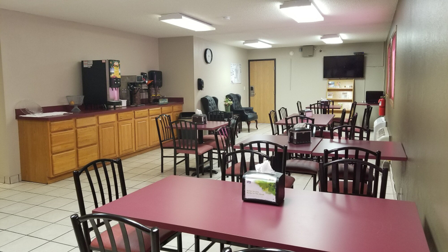 Food & Drinks 5, Super 8 by Wyndham St. Cloud, Stearns