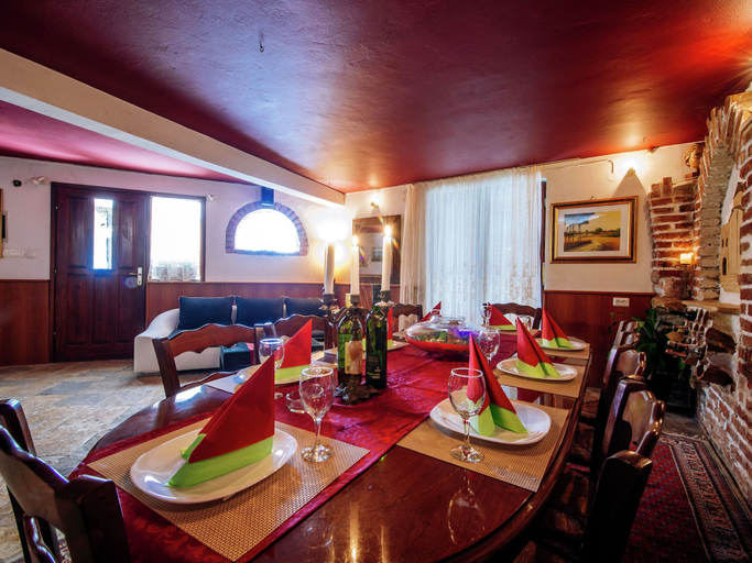 Food & Drinks 5, Cozy Holiday Home in Zadar With Swimming Pool, Zadar