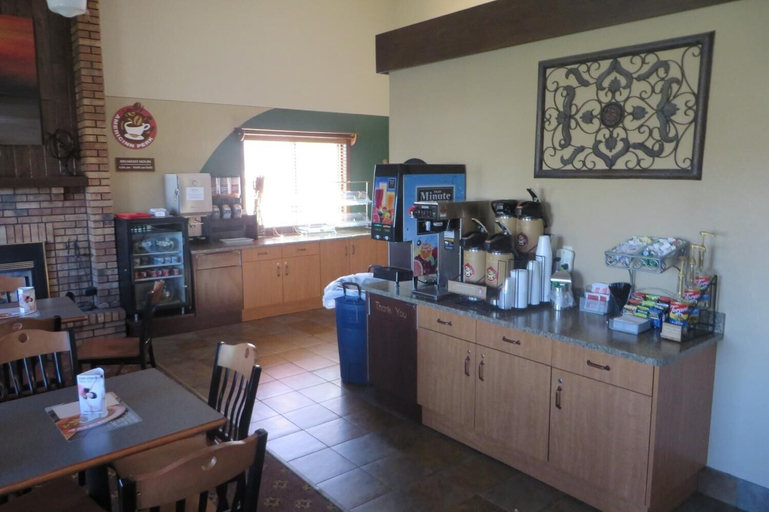 Food & Drinks 5, AmericInn by Wyndham Forest Lake, Washington