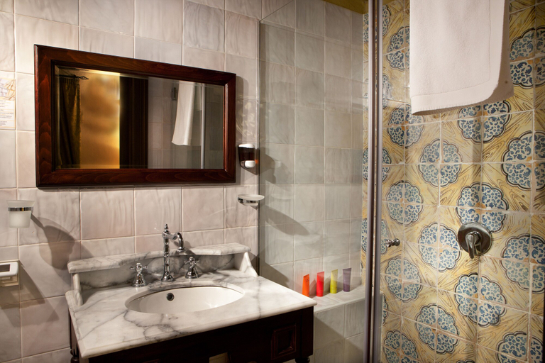 Bathroom 3, Il Baglio della Luna, Palermo