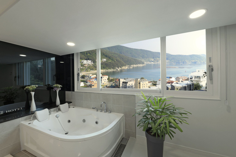 Bathroom 3, Doya Family Hotel, Geoje