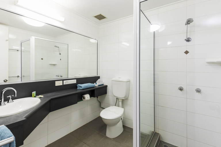 Bathroom, Albatross Bay Resort, Weipa