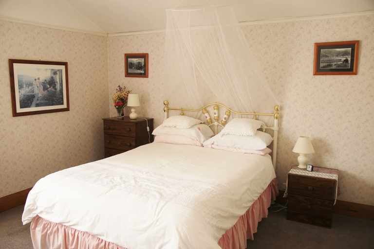 Bedroom 2, The Gables B&B, Marlborough