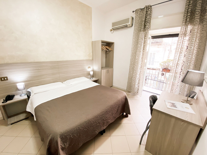 Bedroom 3, Hotel Colombo, Napoli