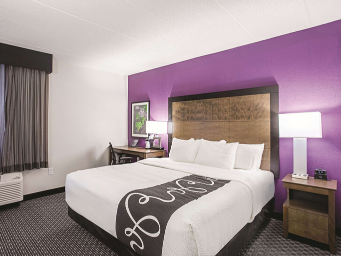 Bedroom 3, La Quinta Inn & Suites by Wyndham Baltimore N / White Marsh, Baltimore