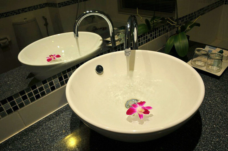 Bathroom 5, Boonjumnong Modern Apartment, Ko Samui