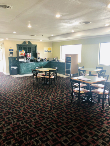 Food & Drinks 5, Days Inn & Suites by Wyndham Stuttgart, Arkansas