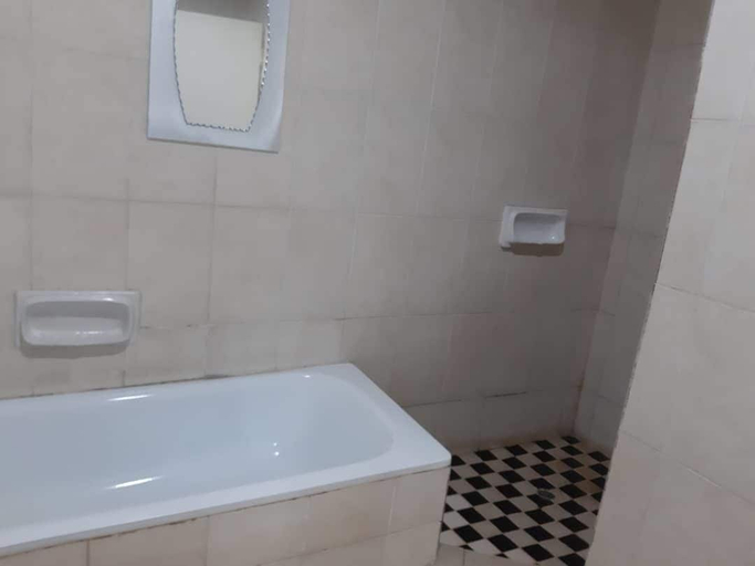 Bathroom 3, Luxurious Holiday Home, Harare