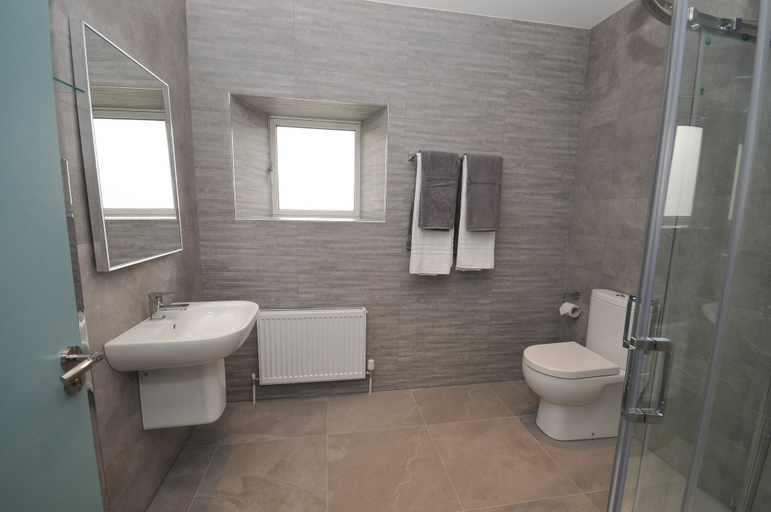 Bathroom 4, Lodge at The Old Barracks