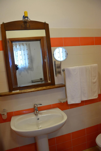 Bathroom 5, B&B La Casa Rossa, Cosenza