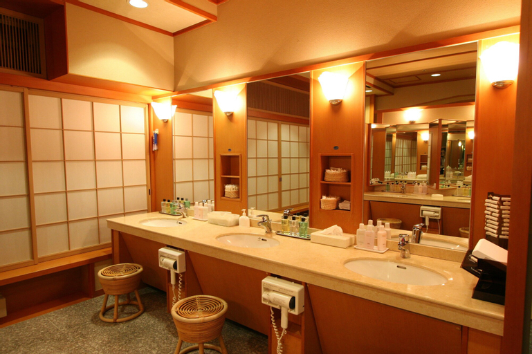 Bedroom 4, Zazan Minakami, Minakami