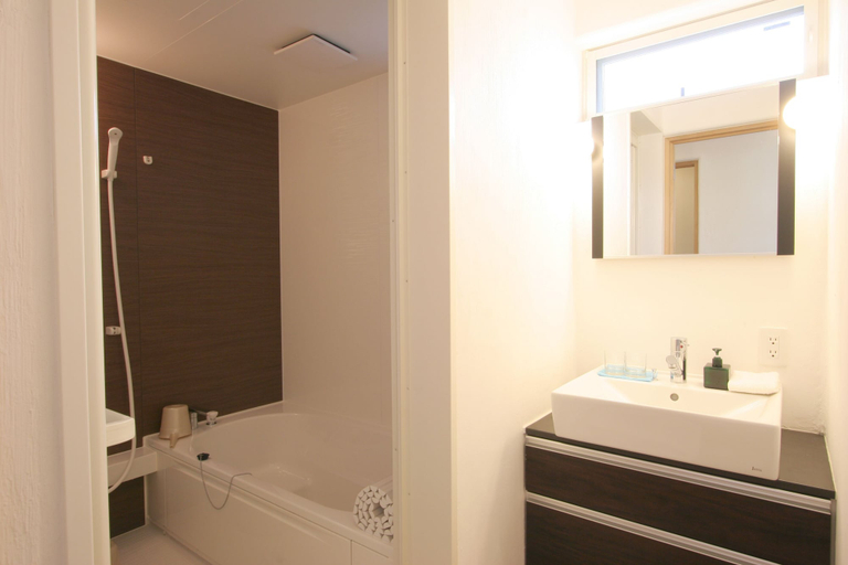 Bathroom 3, Heart Rock Village, Unknown7