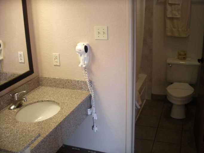 Bathroom 5, Goulding's Lodge, San Juan