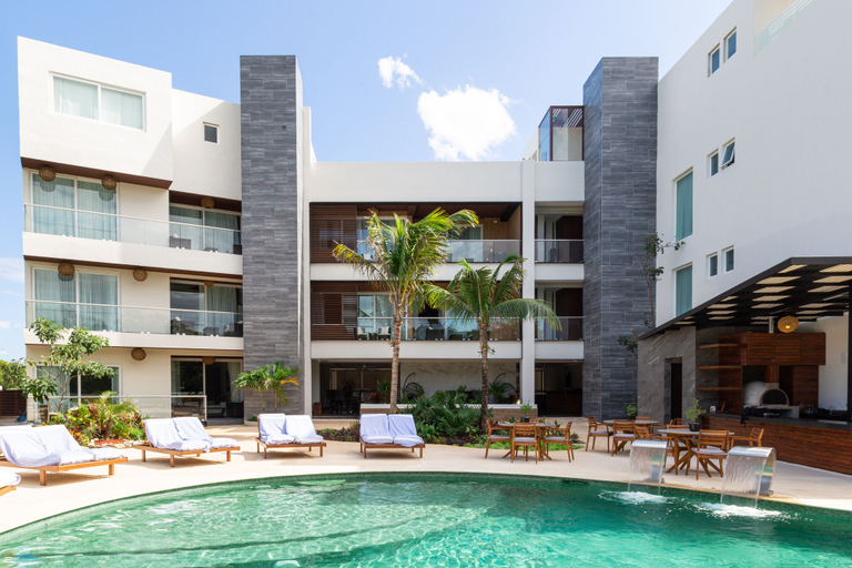 Exterior & Views