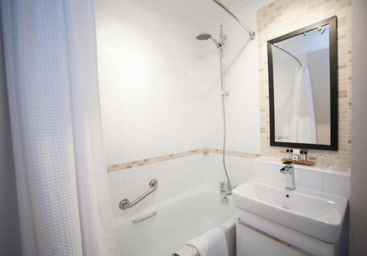 Bathroom 4, The White Swan, West Sussex