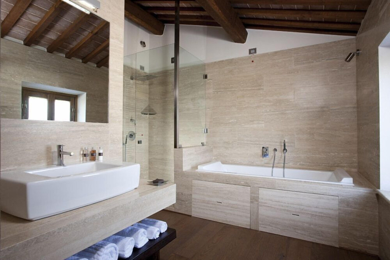 Bathroom 4, Poggio Piglia, Siena