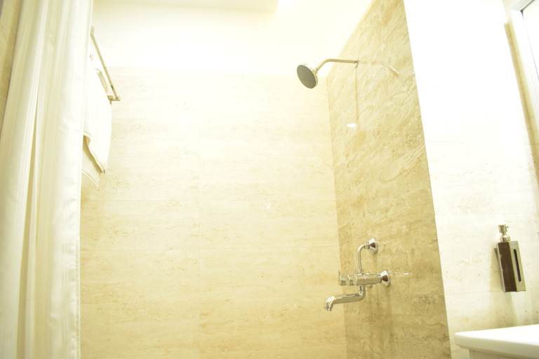 Bathroom 3, Hotel Uday Palace, Varanasi