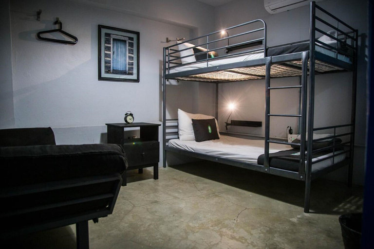 Bedroom 2, Nomada Urban Beach Hostel - Adults Only