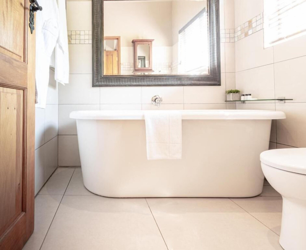 Bathroom 3, Tramonto Boutique Hotel, Amajuba