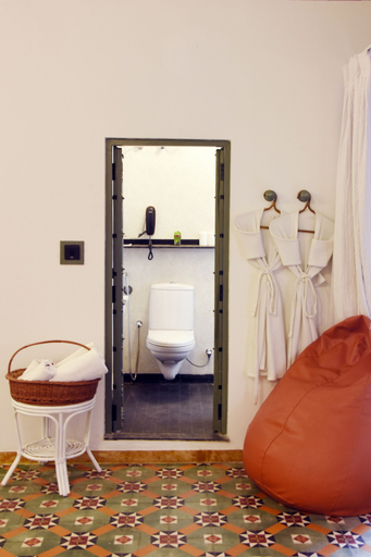 Bathroom 5, Mangaldas Ni Haveli I by The House of MG, Ahmadabad