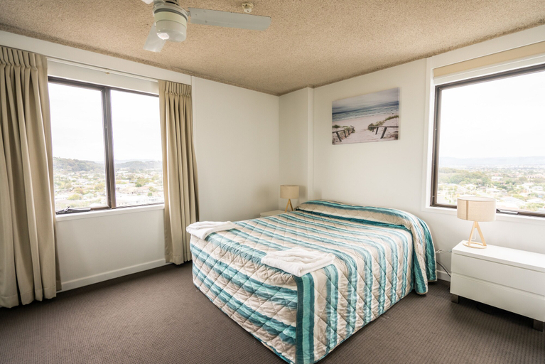 Bedroom 3, Horizons Holiday Apartments, Gold Coast