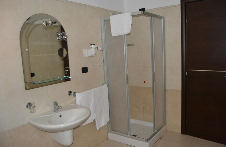 Bathroom, La Marina residence club, Cosenza