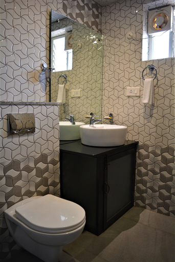 Bathroom 3, Hotel BluRay, Belgaum