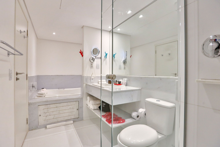 Bathroom 5, Radisson RED Campinas, Campinas
