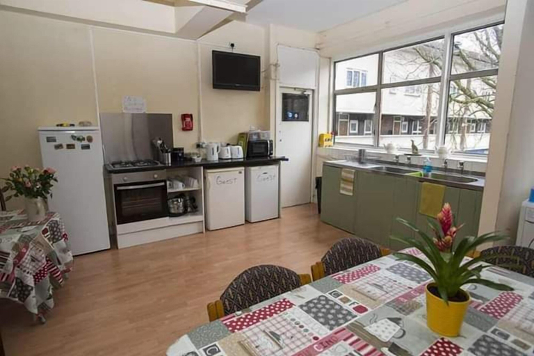 Others 4, The Queens Hostel, London