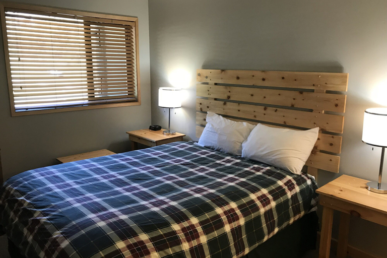 Bedroom 2, The Griz Inn, East Kootenay