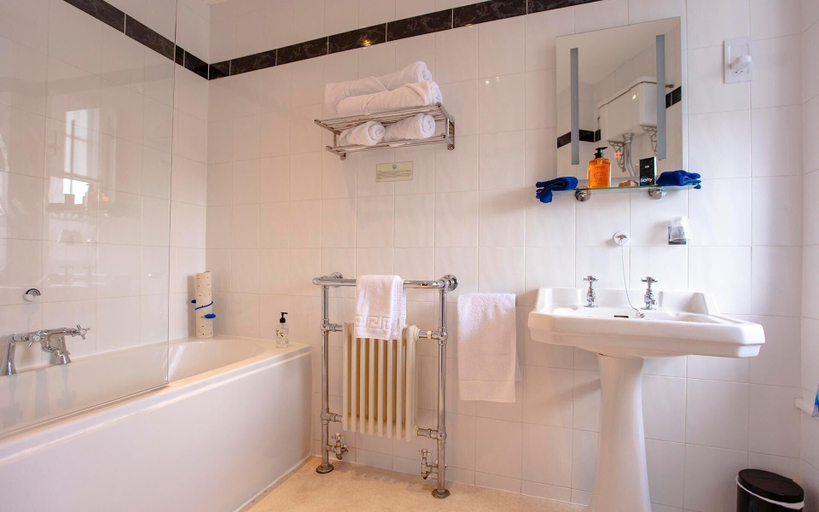Bathroom 3, Ship in Dock Inn, Devon