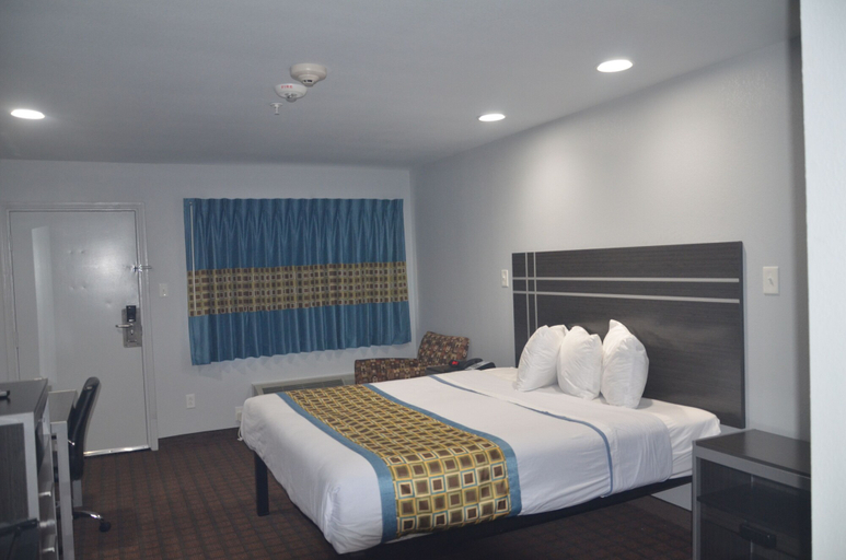 Bedroom 3, Traveler's Inn, Fort Bend