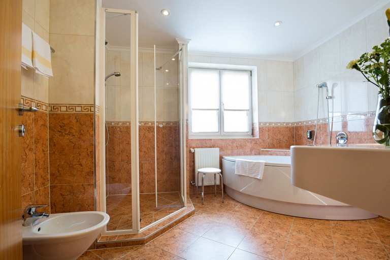 Bathroom 5, Hotel Kaiserhof Wien, Wien