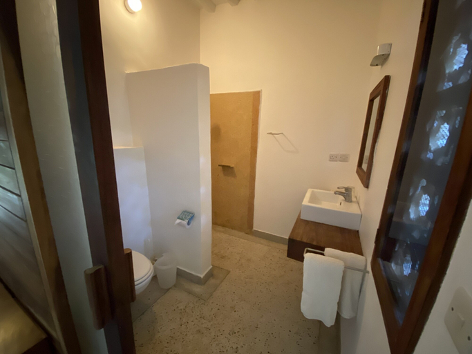 Bathroom 4, THE ART HOTEL, Kusini