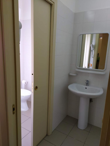 Bathroom 3, basilicata al volo, Potenza