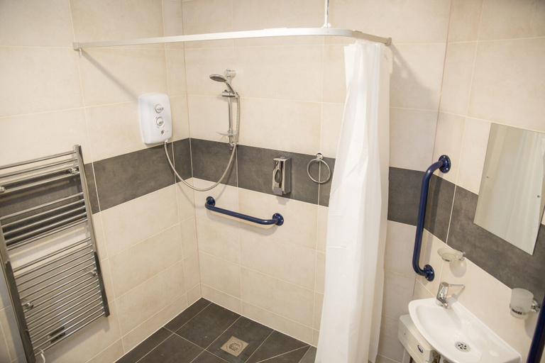 Bathroom 3, Halfway Hotel, Leicestershire