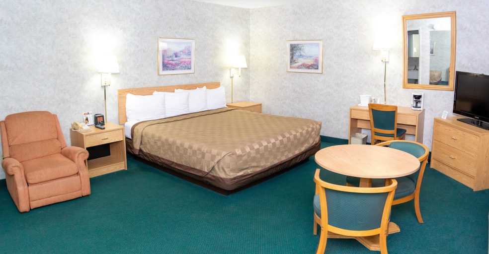 Bedroom 4, Regency Inn Perrysburg, Wood