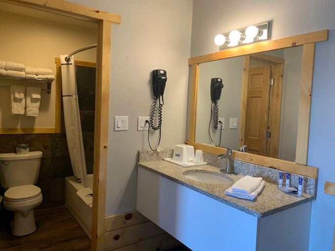 Bathroom 4, Americas Best Value Inn Wall, Pennington